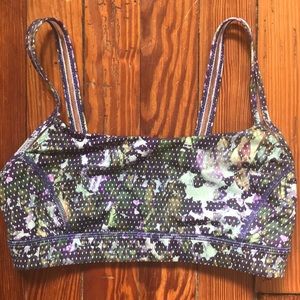 Like new Lululemon sports bra! Size 6